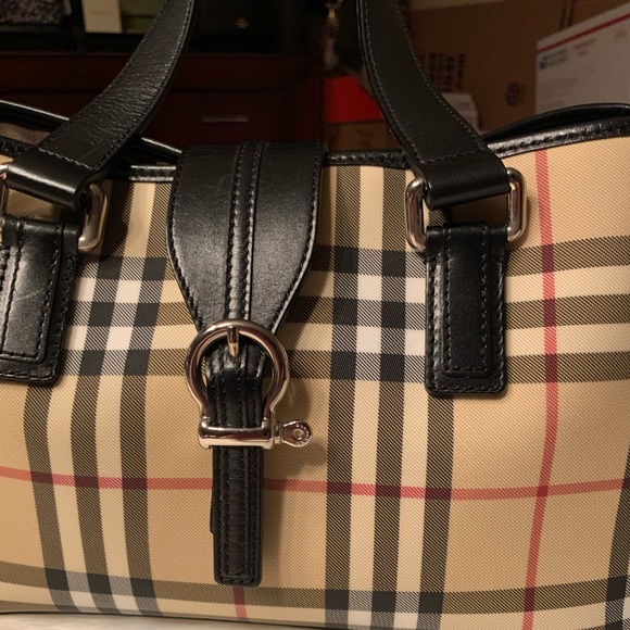 Burberry - Picture 2 of 16